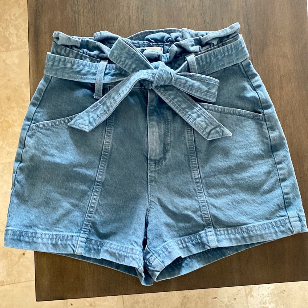 Universal Thread High Rise Jean Shorts, Size 00/24